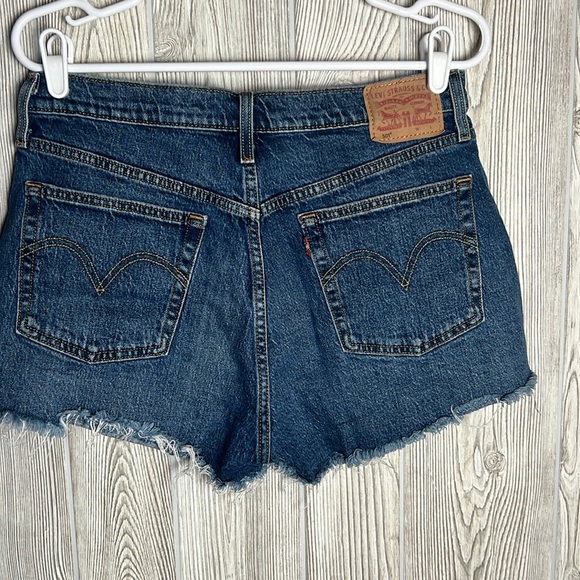 Levi's Blue Jean Shorts Distressed Frayed Hem Dark Wash Size 31 - Picture 3 of 5